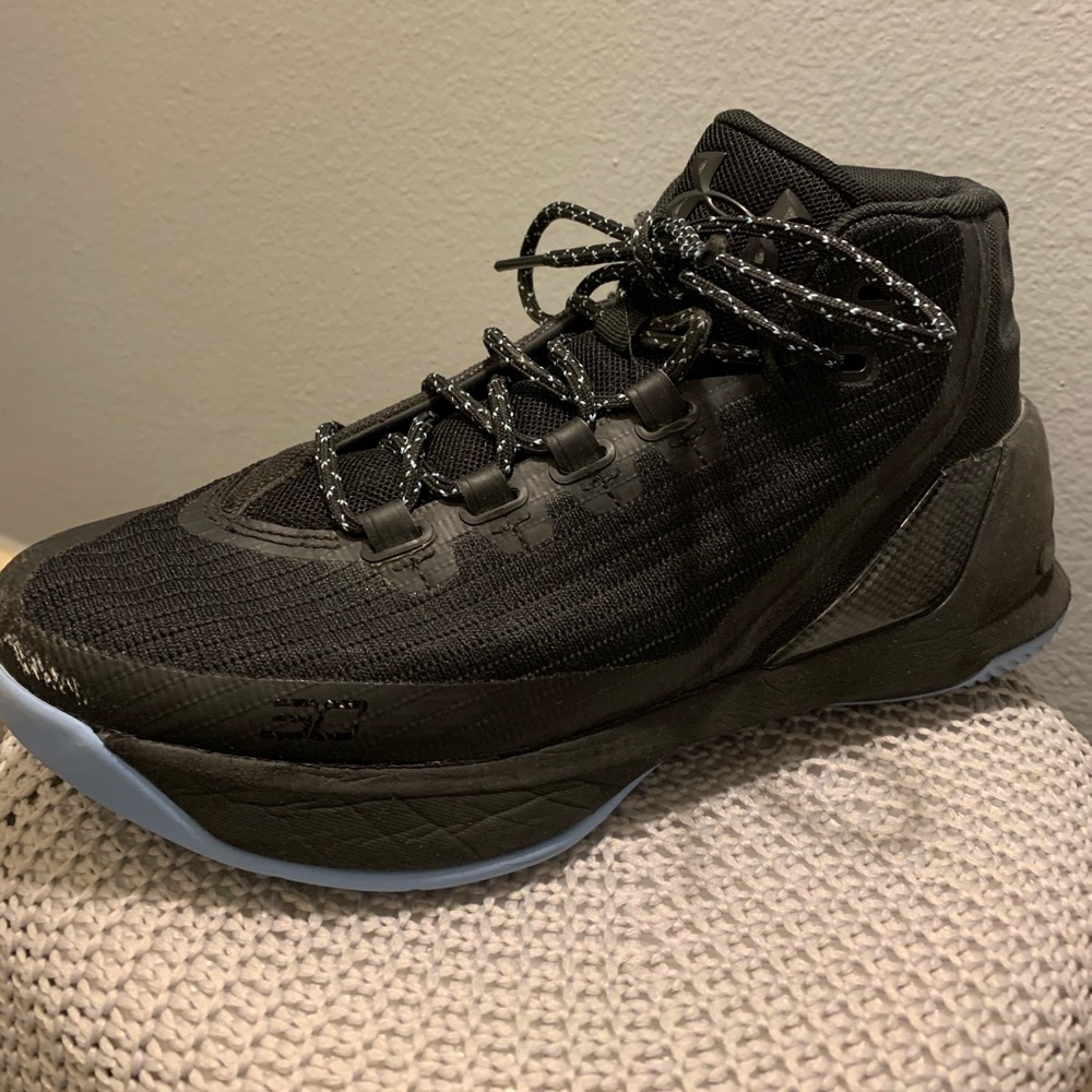 Stephen Curry, under armor basketball shoes!